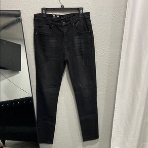 Black Skinny Jeans with Sleek Fit